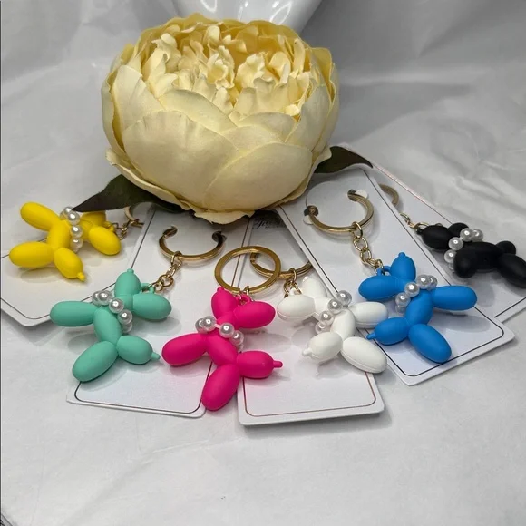 Balloon Dog Keychain with Removable Pearl Collar
‼️Available in Different Colors - Picture 2 of 2